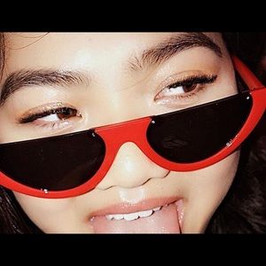 RED CLOUT SUNGLASSES